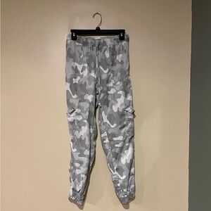 C&C of California Women's Grey Camo Cargo Joggers Size Small 100% Lyocell Casual